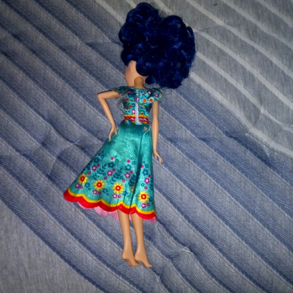 Disney Descendants Neon Lights Feature Evie Isle of the Lost - 11" Doll. - Picture 2 of 4